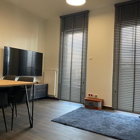 Apartamenty Wola Tower Varşovia Exterior foto