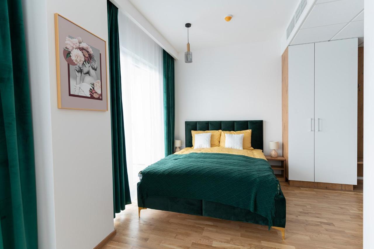 Apartamenty Wola Tower Varşovia Exterior foto
