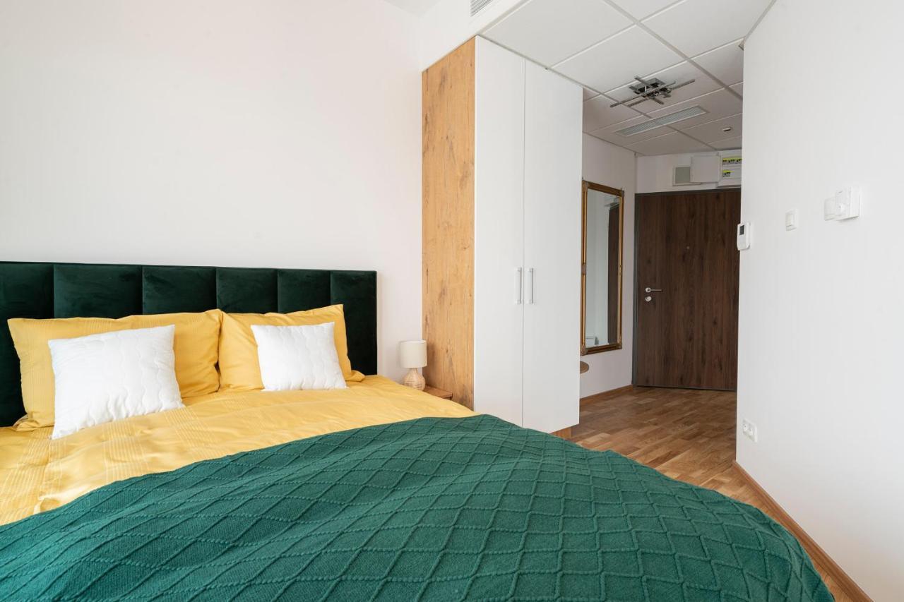 Apartamenty Wola Tower Varşovia Exterior foto