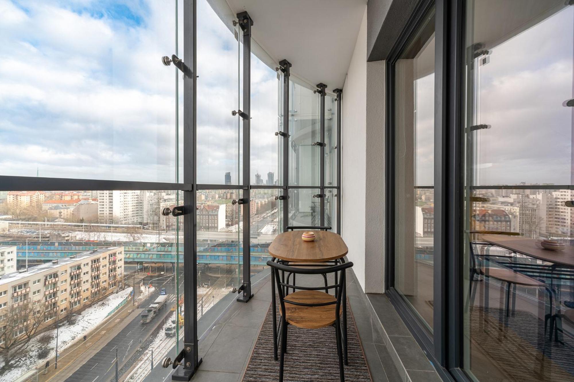 Apartamenty Wola Tower Varşovia Exterior foto