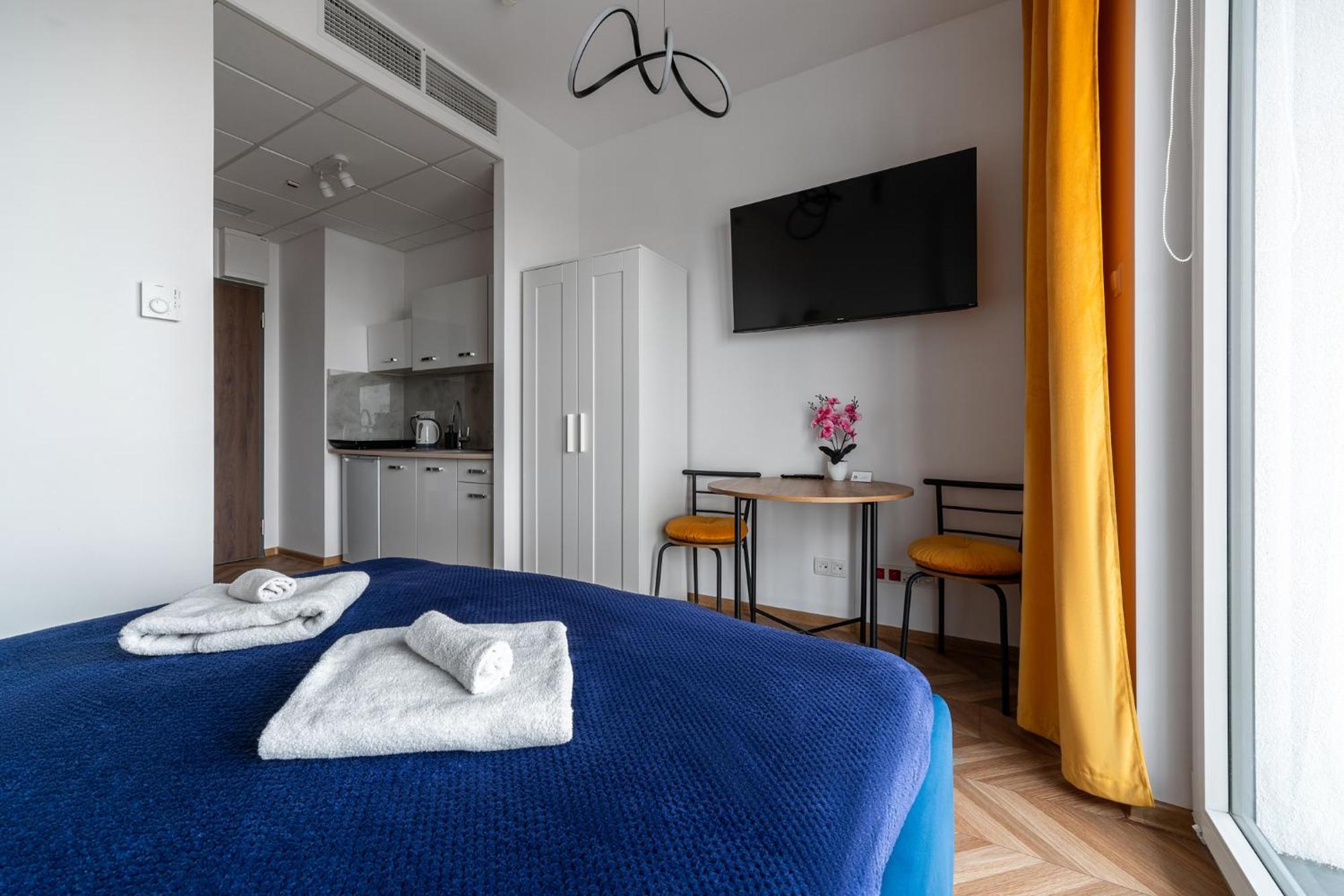 Apartamenty Wola Tower Varşovia Exterior foto