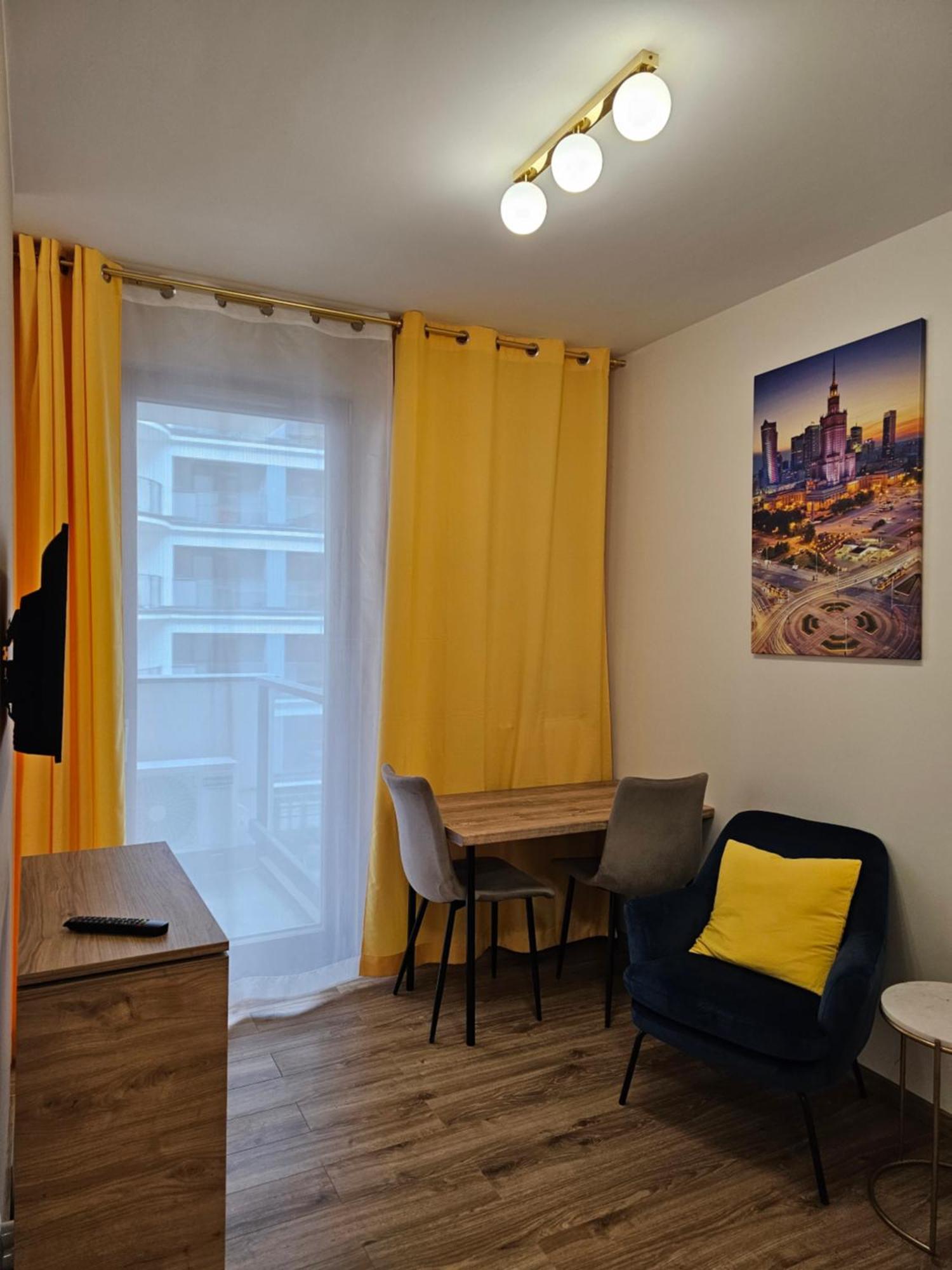 Apartamenty Wola Tower Varşovia Exterior foto