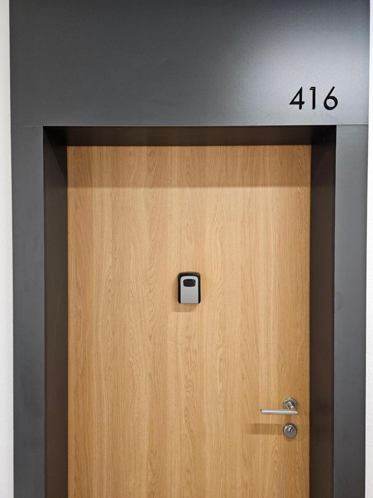Apartamenty Wola Tower Varşovia Exterior foto