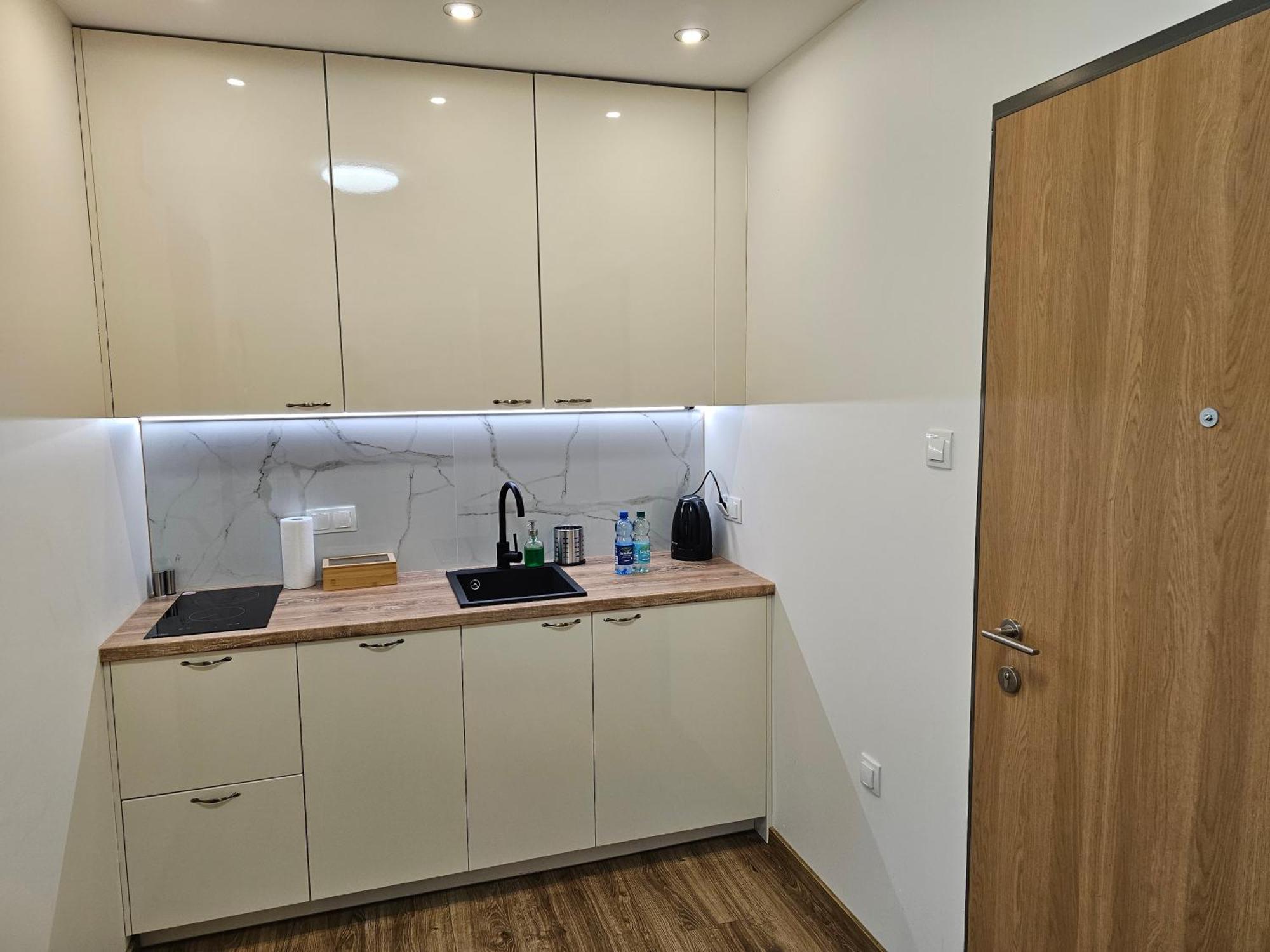 Apartamenty Wola Tower Varşovia Exterior foto