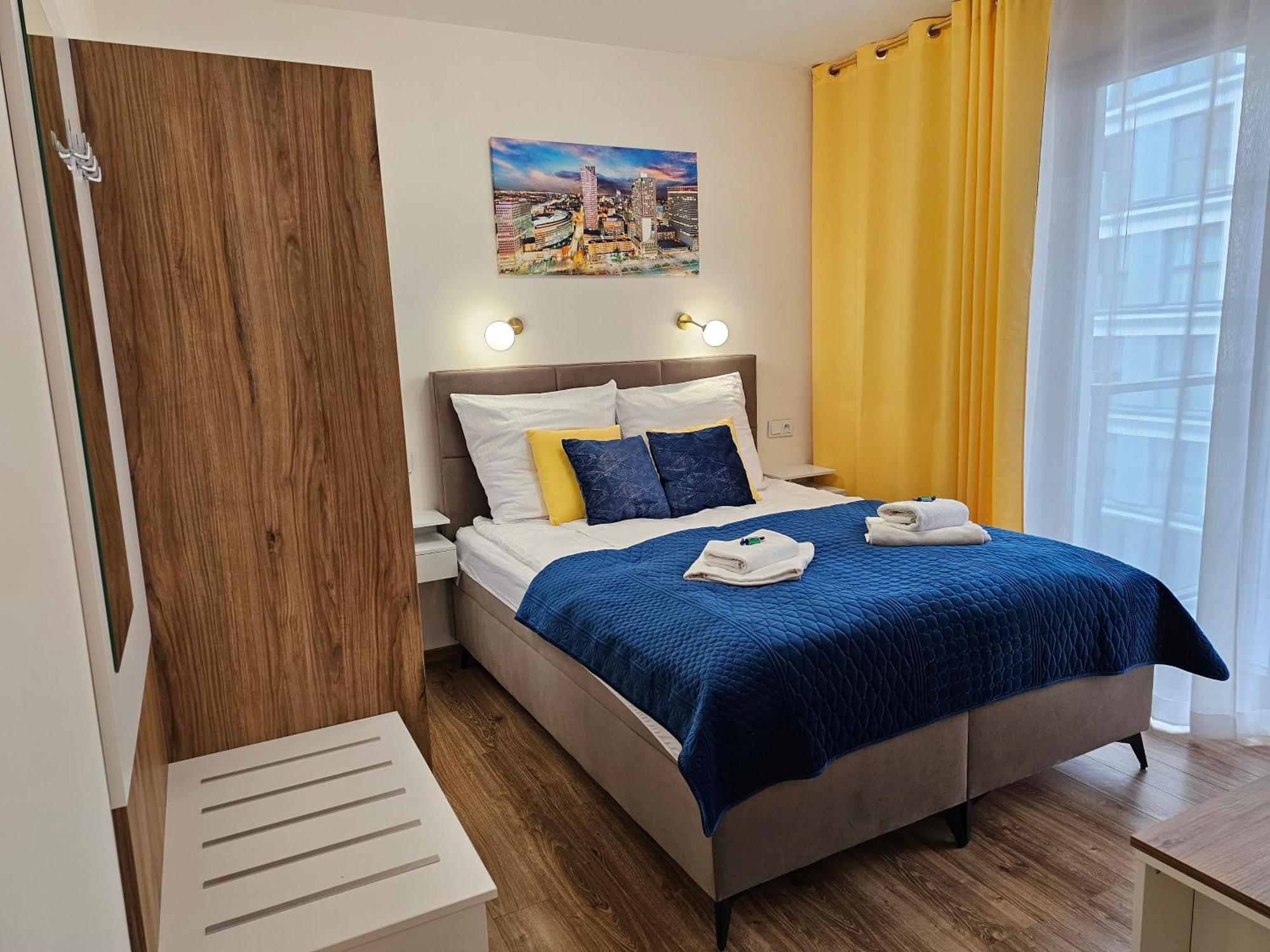 Apartamenty Wola Tower Varşovia Exterior foto