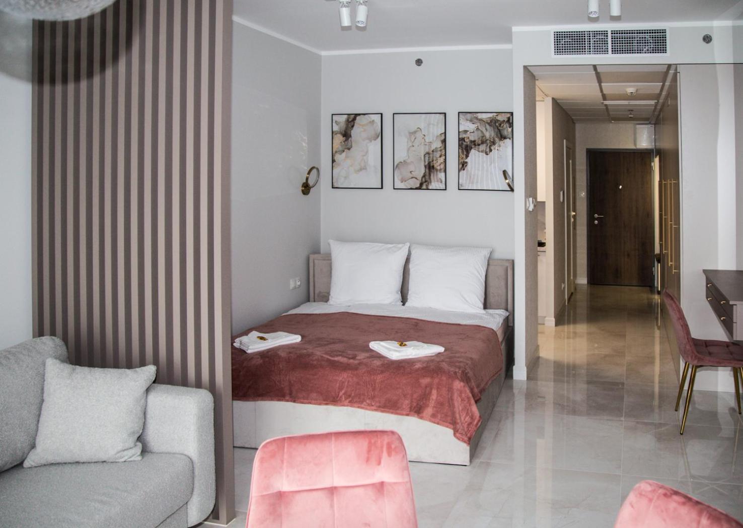 Apartamenty Wola Tower Varşovia Exterior foto
