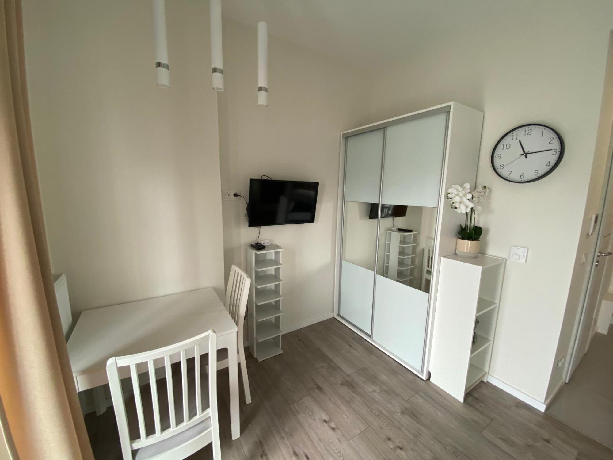 Apartamenty Wola Tower Varşovia Exterior foto