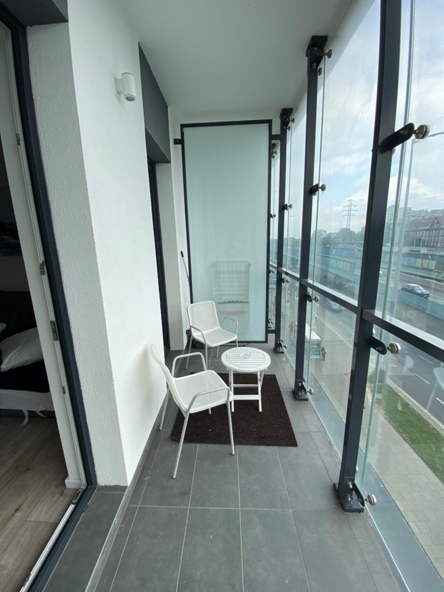Apartamenty Wola Tower Varşovia Exterior foto