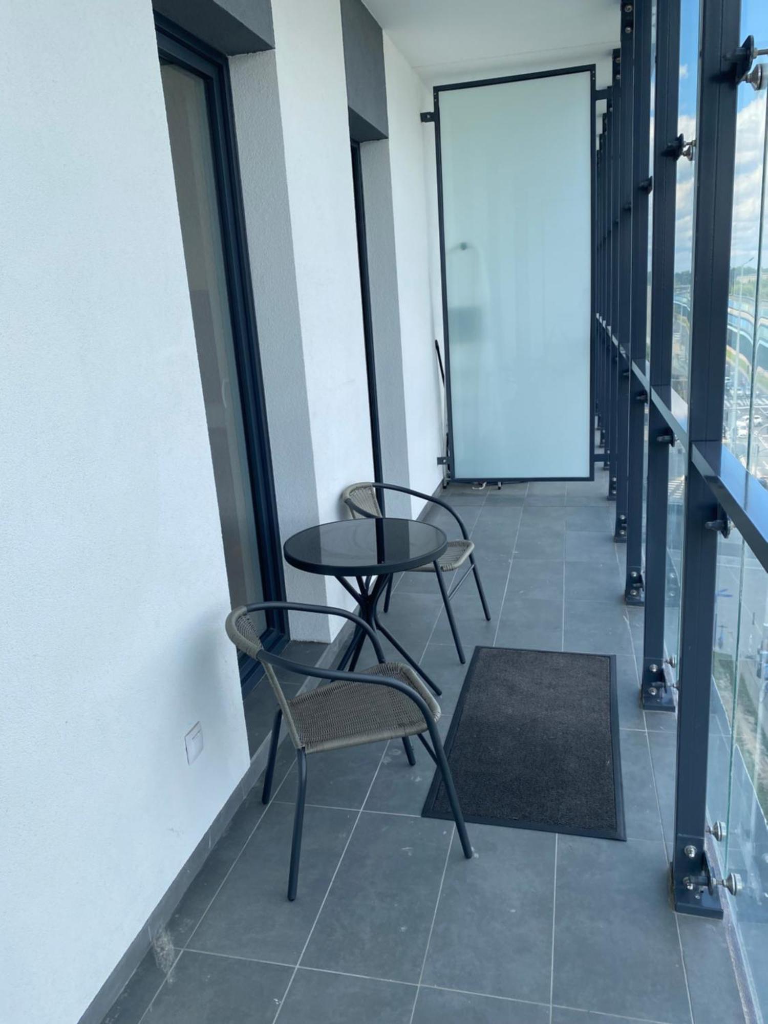 Apartamenty Wola Tower Varşovia Exterior foto