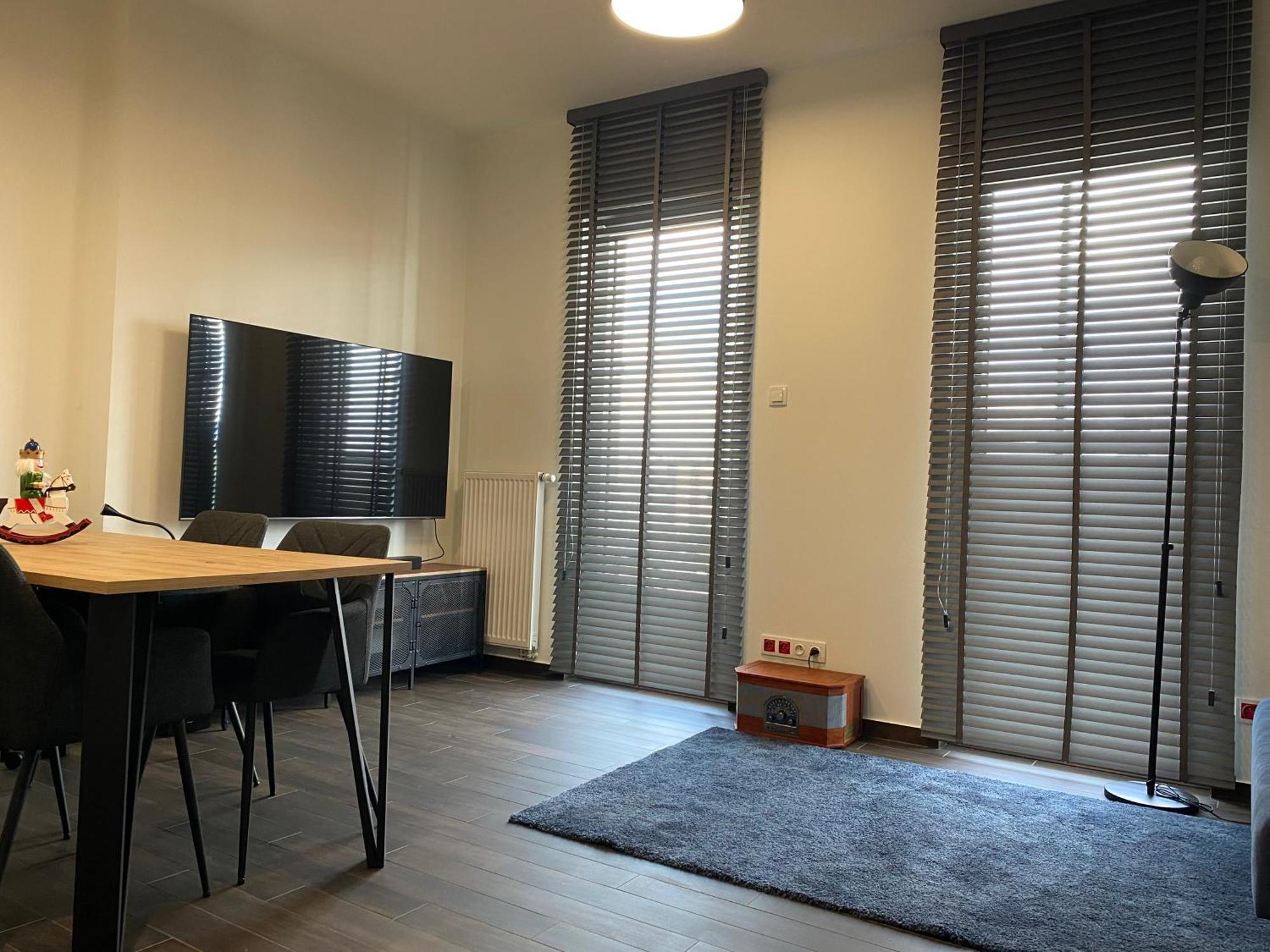 Apartamenty Wola Tower Varşovia Exterior foto