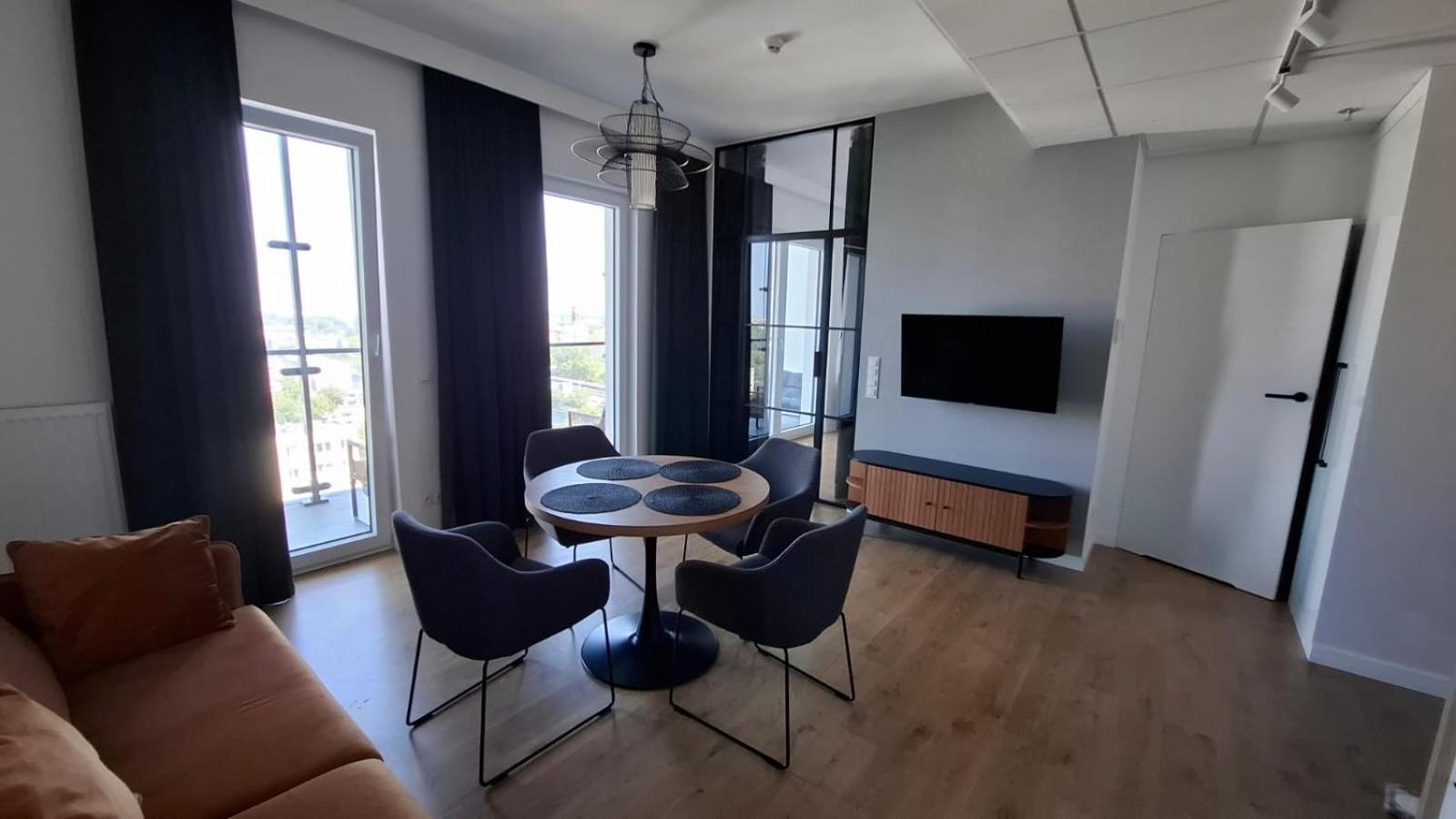 Apartamenty Wola Tower Varşovia Exterior foto